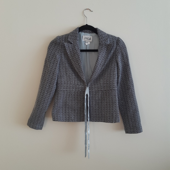 Matching skirt and blazer set - Picture 9 of 12